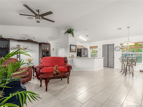 4th image of 2561 SE Rock Springs Dr