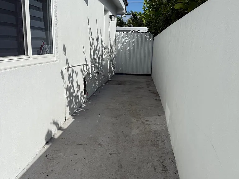 1365 W 5th Ct — Photo 10