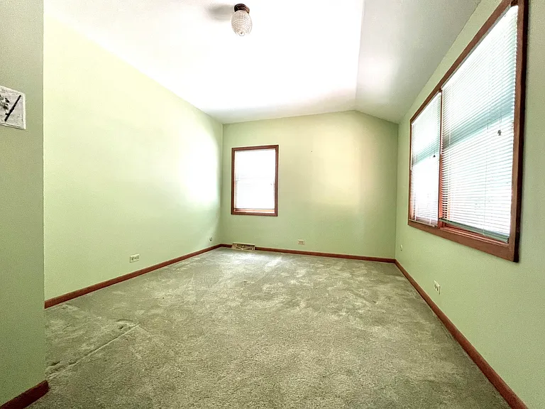 4633 Oakwood Ave — Photo 10
