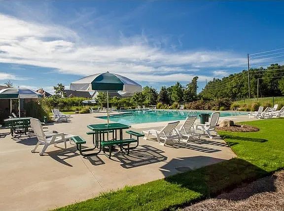 3rd image of 8043 High Vista Ln