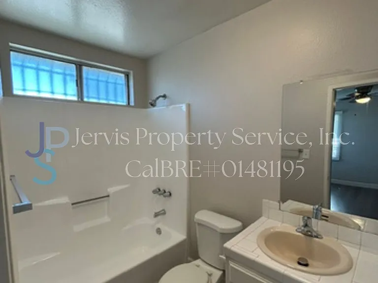 3136 El Segundo Blvd #G — Photo 9