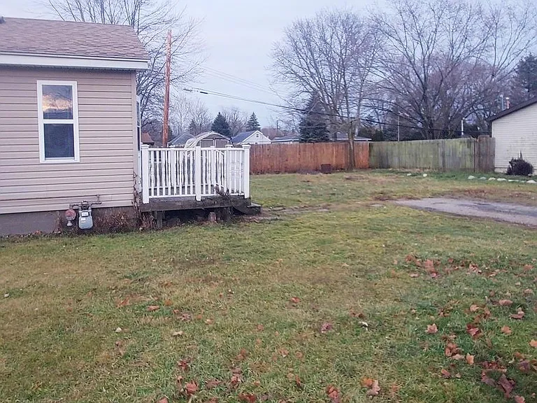 5776 Lakeview St — Photo 3