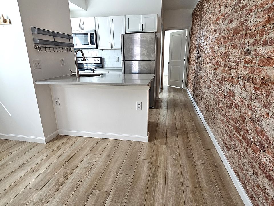 1st image of 5220 Larchwood Ave Floor 2