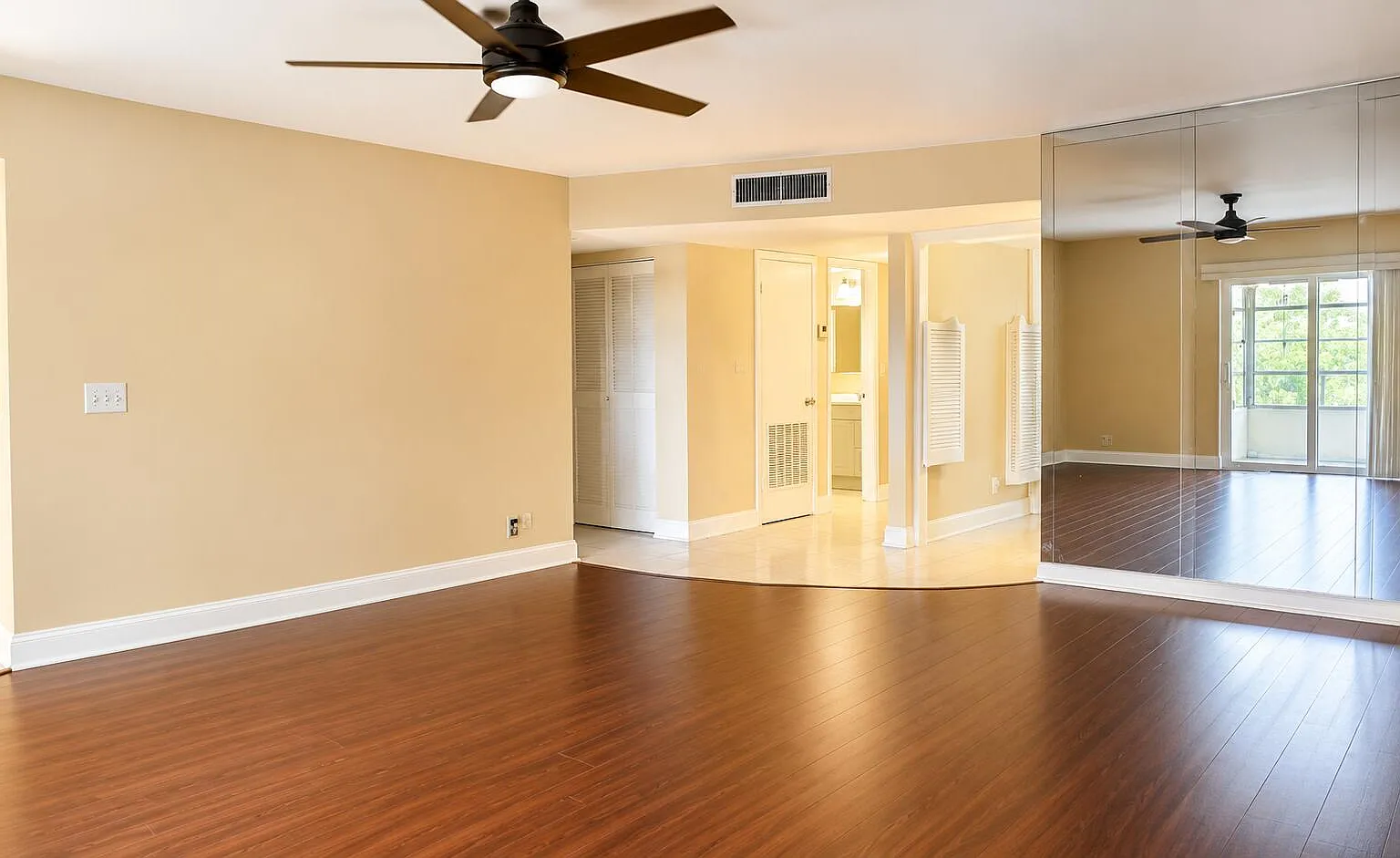 1 bed, 1.5 bath, 928 sqft, $1,500 — Photo 4