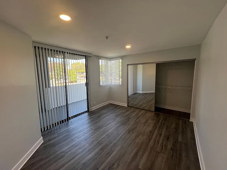 1223 Federal Ave — Photo 41