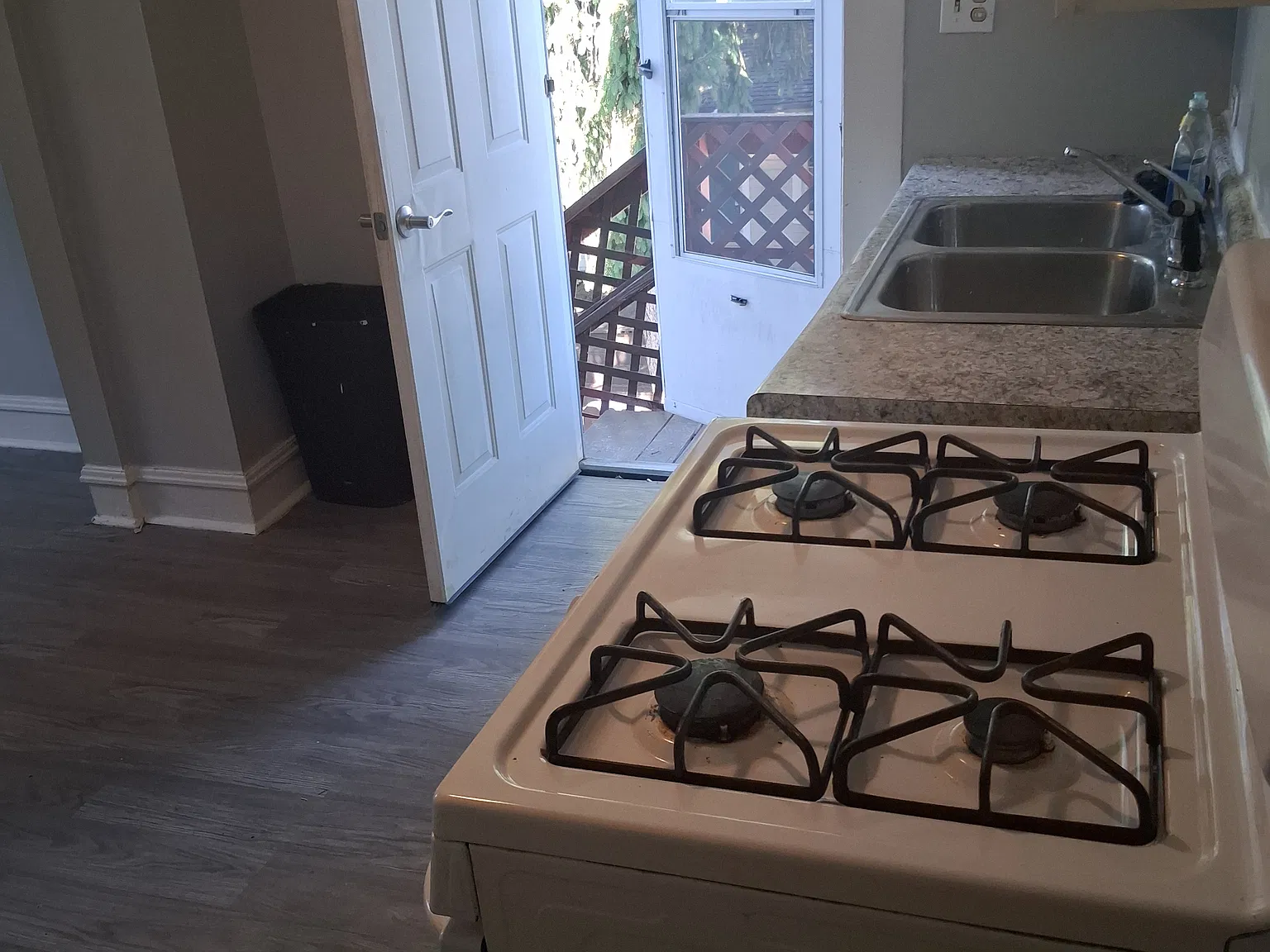 2 bed, 850 sqft, $1,250 — Photo 3