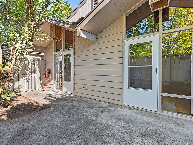6780 SW Canyon Ter #3 — Photo 12