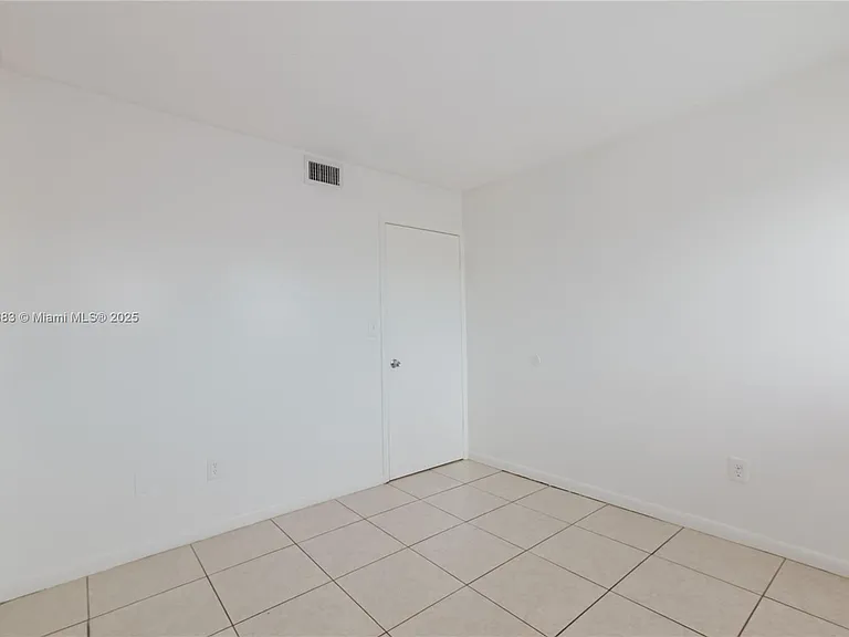 2020 NW 119th St #1122 — Photo 14