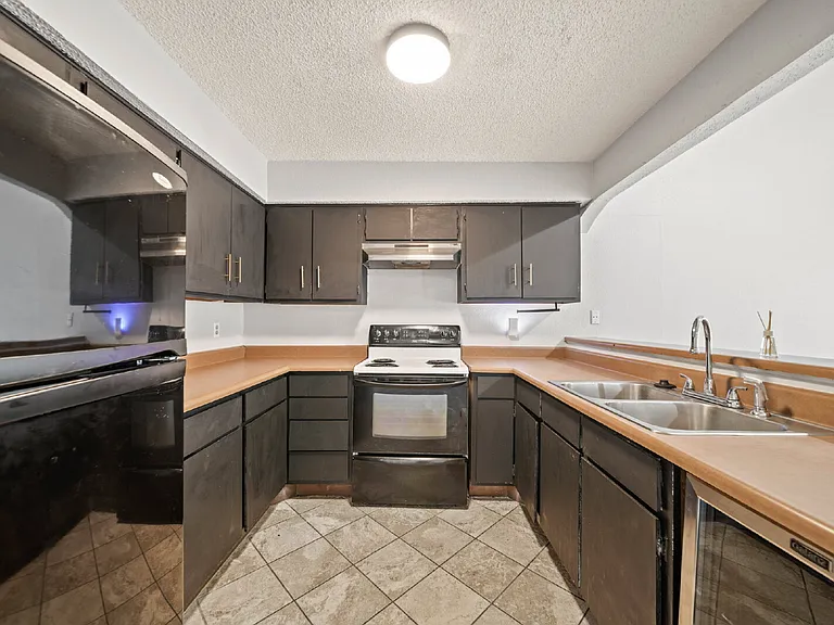 7119 Brendam Ln — Photo 3