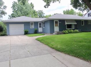 541 9th St S, Bird Island, MN 55310