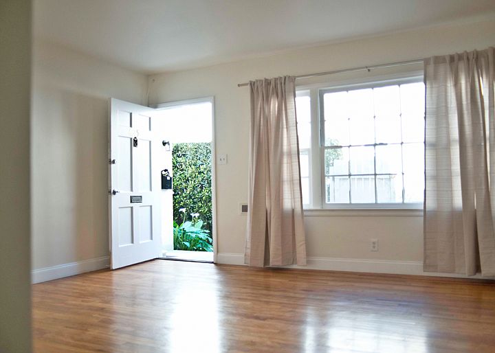 1st image of 625 Kelton Ave