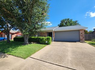 812 Forest Glen Dr, Bedford, TX 76021