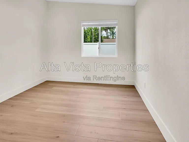 13438 Buxton Ave — Photo 9