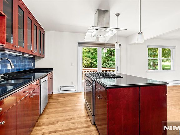 4th image of 763 Closter Dock Road