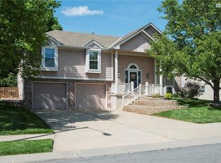 2216 SE 5th Ter, Lees Summit, MO 64063