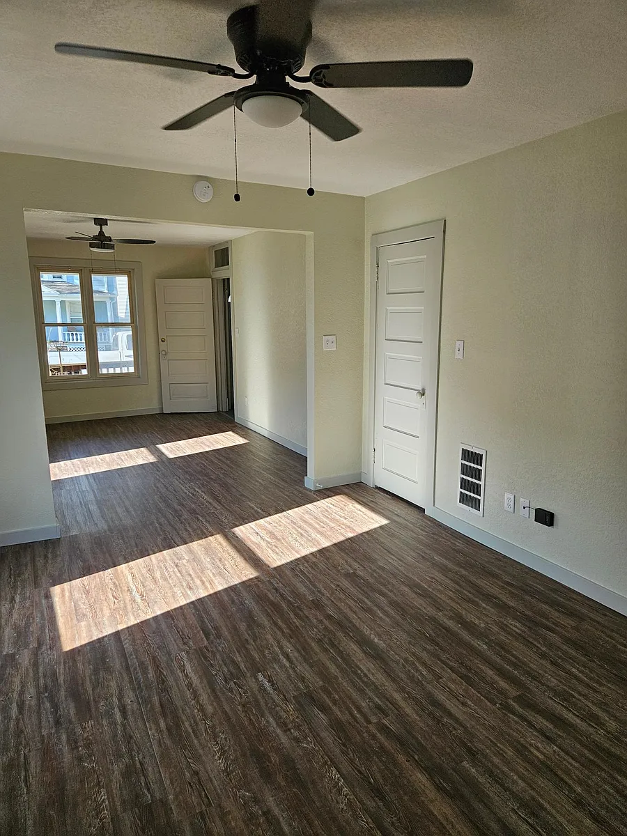 Building Photo - 435 Benton Ave #1