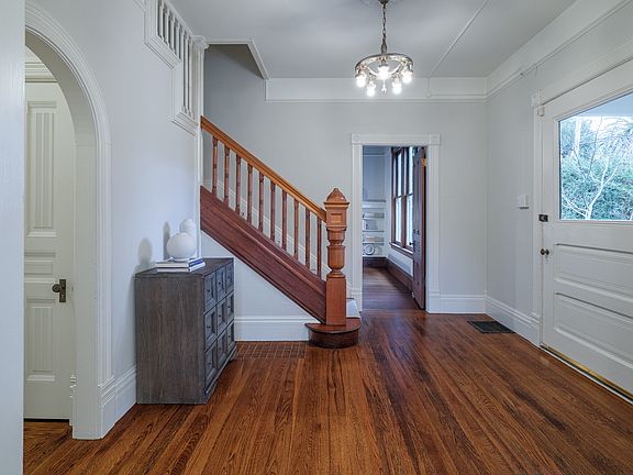 2nd image of 331 Lincoln Ave