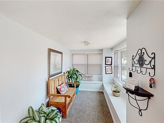 3rd image of 2044 Kildare Ave