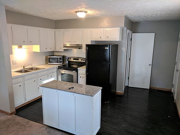 4th image of 7704 Lillian Ave