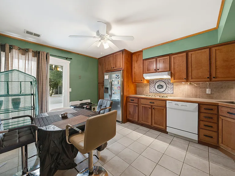 1146 Sawmill Rd — Photo 3