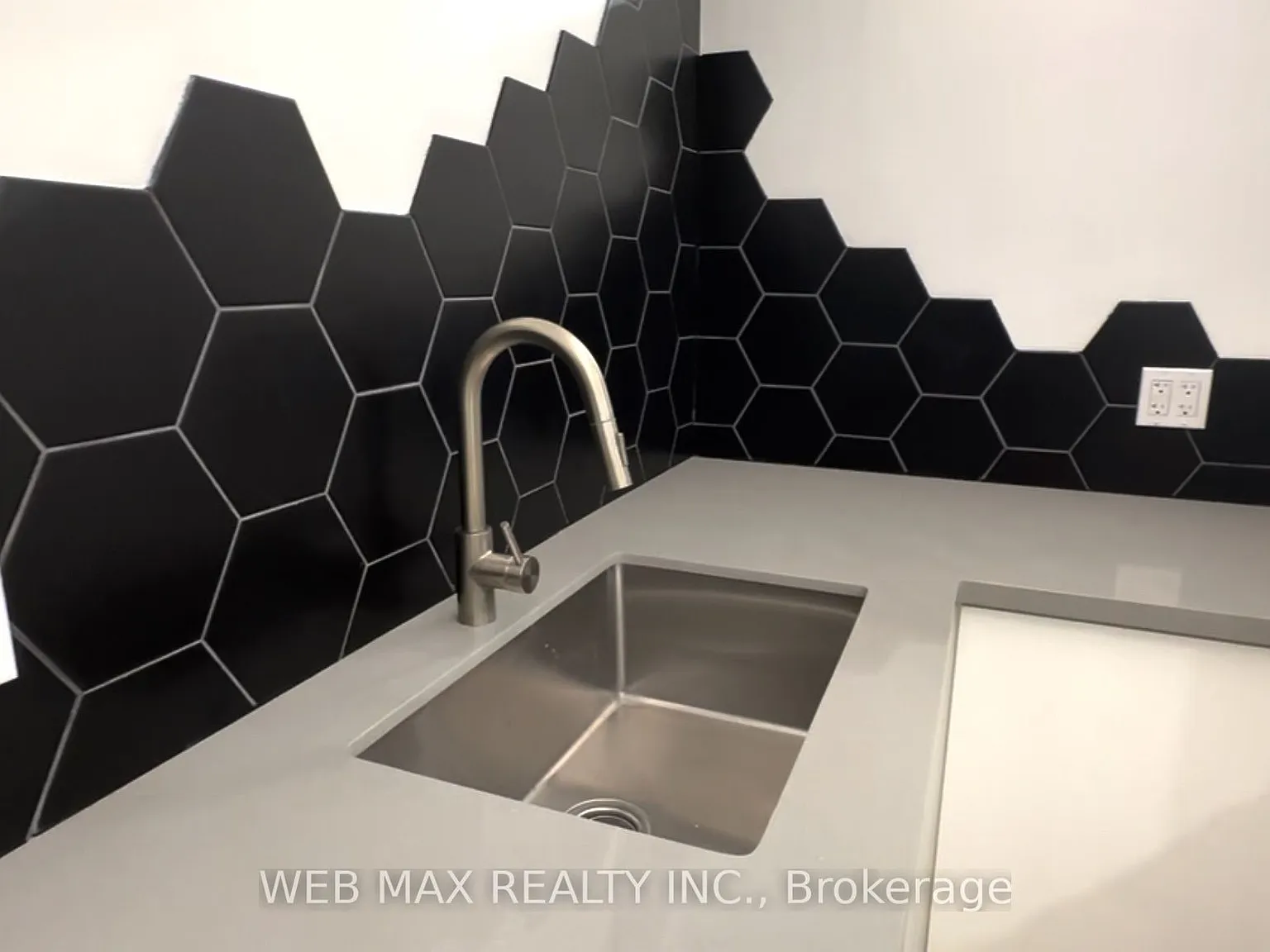 1 bed, $2,000 — Photo 3