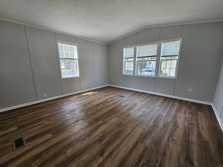 400 Center Ave S #88 — Photo 3