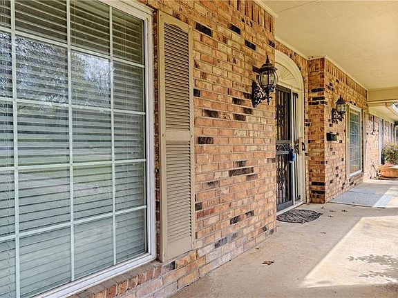 5th image of 400 Lake Louise Ct