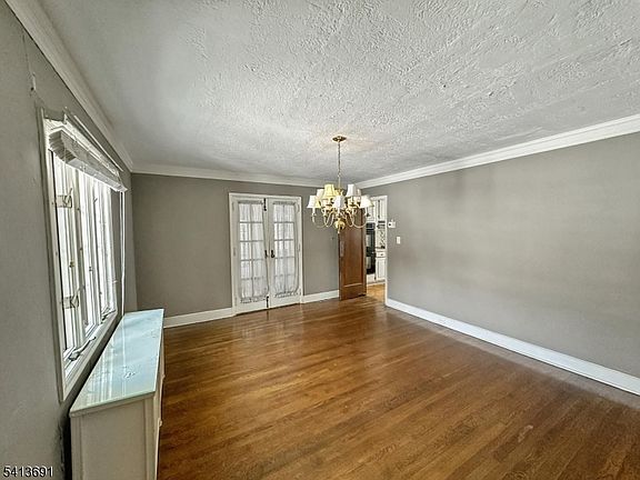 5th image of 112 Oxford Pl
