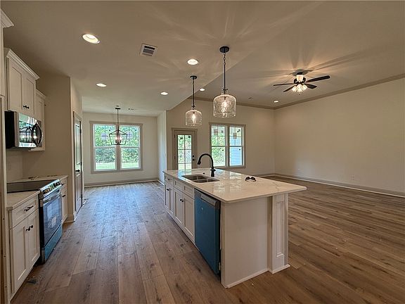 5th image of 2863 Lee Road 40