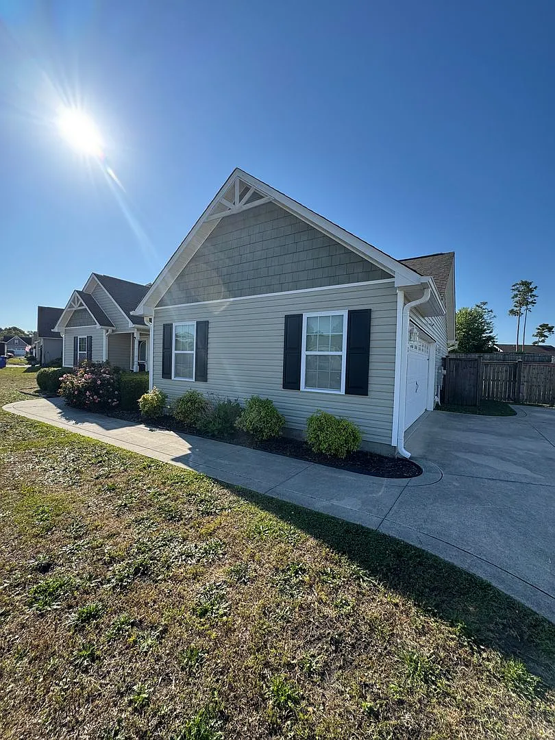 Building Photo - 310 Sinclair Ln