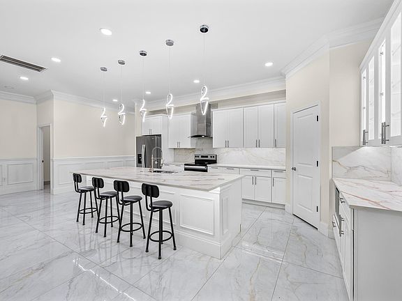 5th image of 110 Alder Ct