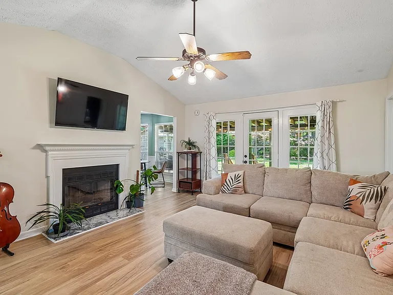 3529 Thornehill Dr — Photo 11