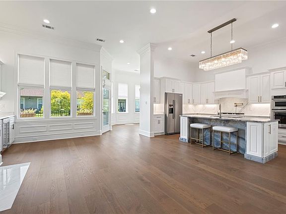 4th image of 113 Garden Walk Dr