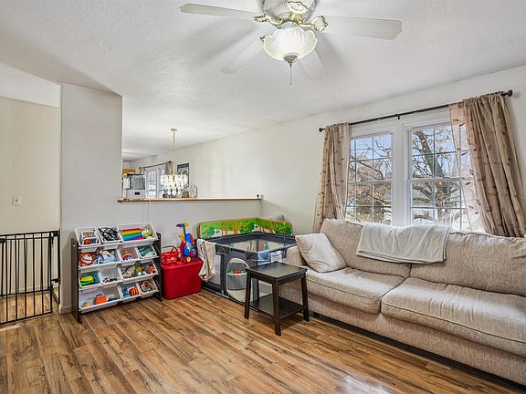 3rd image of 68 Sunny Hill Dr
