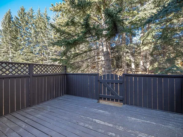 3130 W 66th Ave SW #830, Calgary, AB T3E 5K8