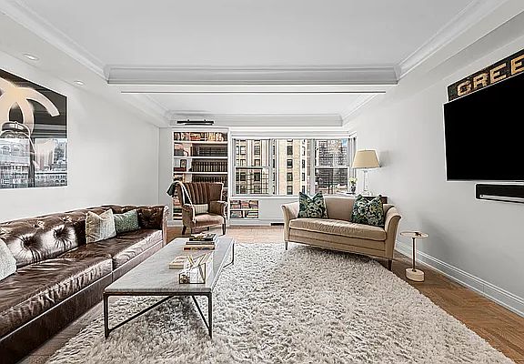 4th image of 2 5th Ave APT 10M
