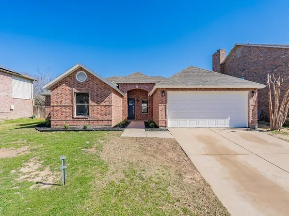 5253 Dillon Cir, Haltom City, TX 76137