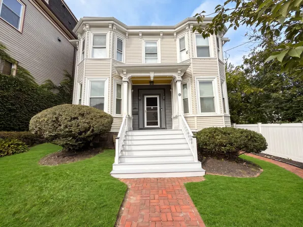 31 Regent St, Roxbury, MA 02119
