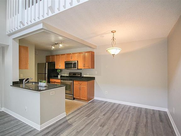 5th image of 3325 Haviland Ct APT 204