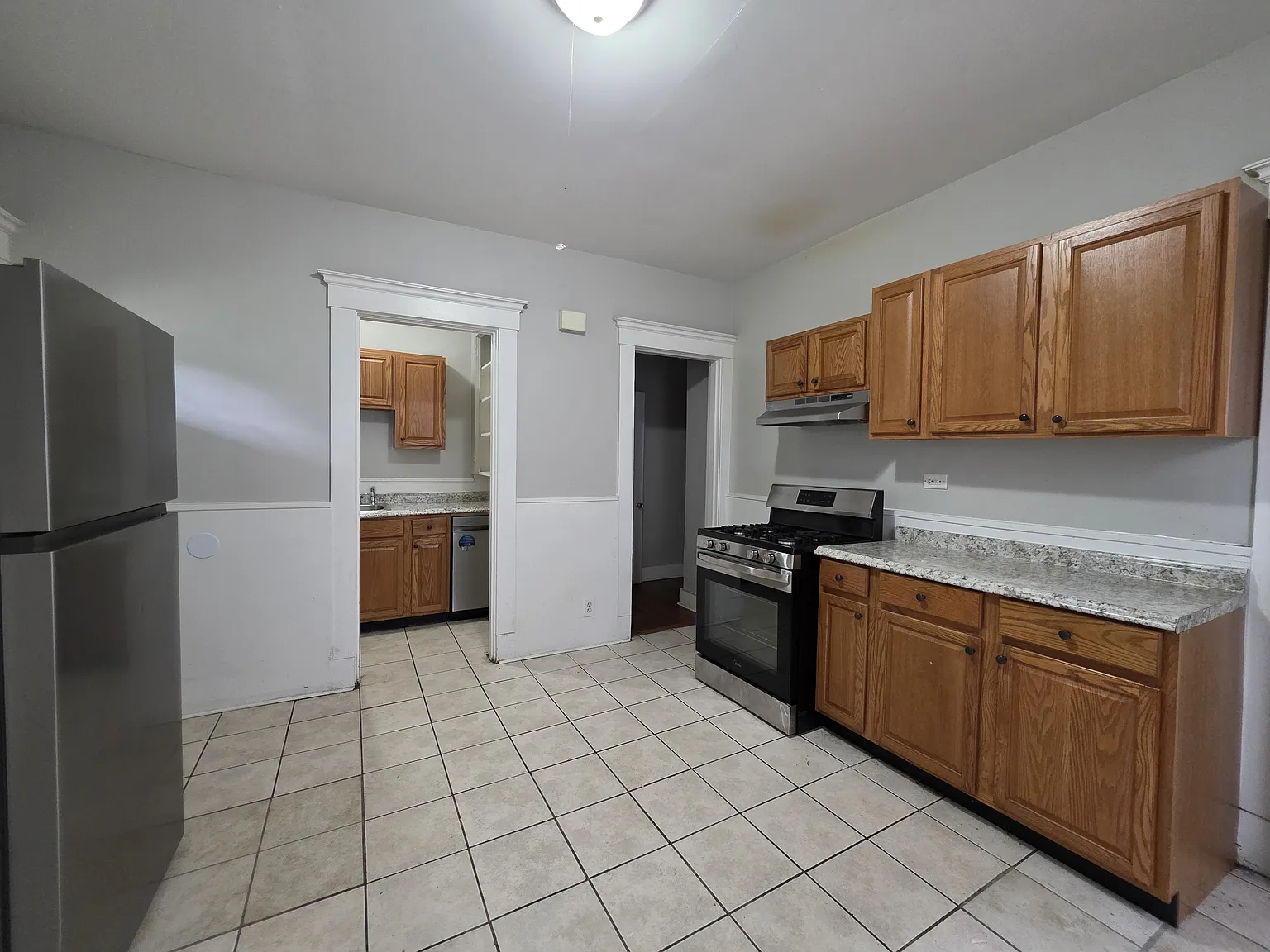 3 bed, 1000 sqft, $1,750 — Photo 2