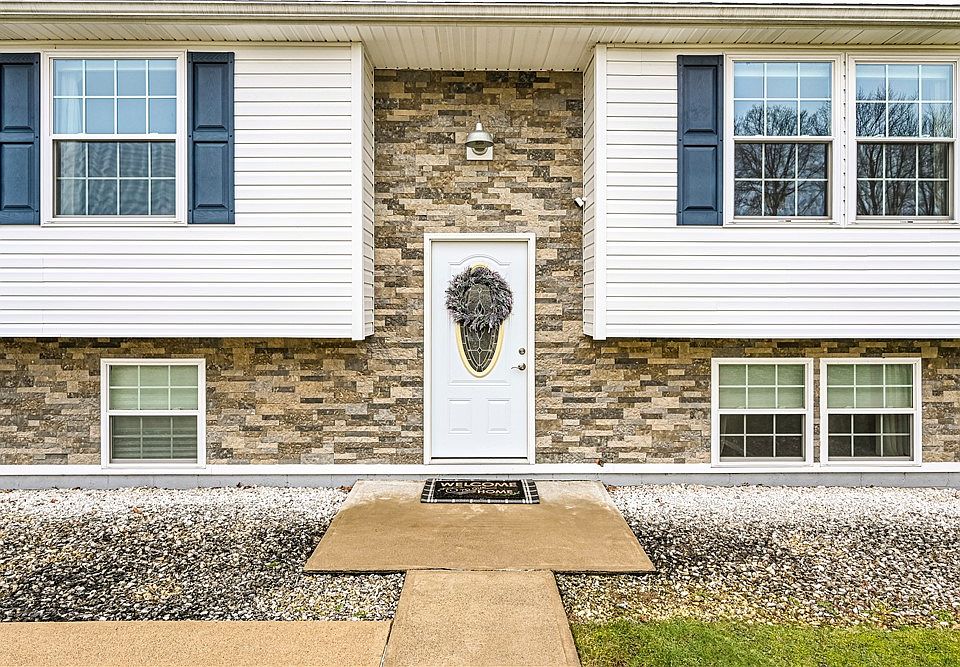 1st image of 232 Wheatfield Dr