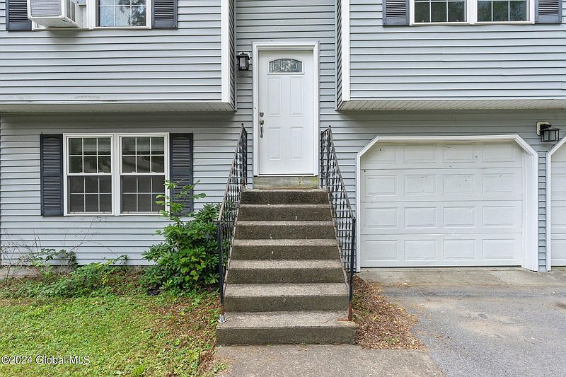 4th image of 61 Locust Ridge Drive