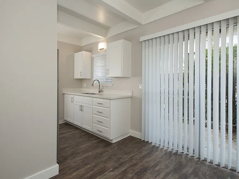 Monterey Townhouse — Photo 21