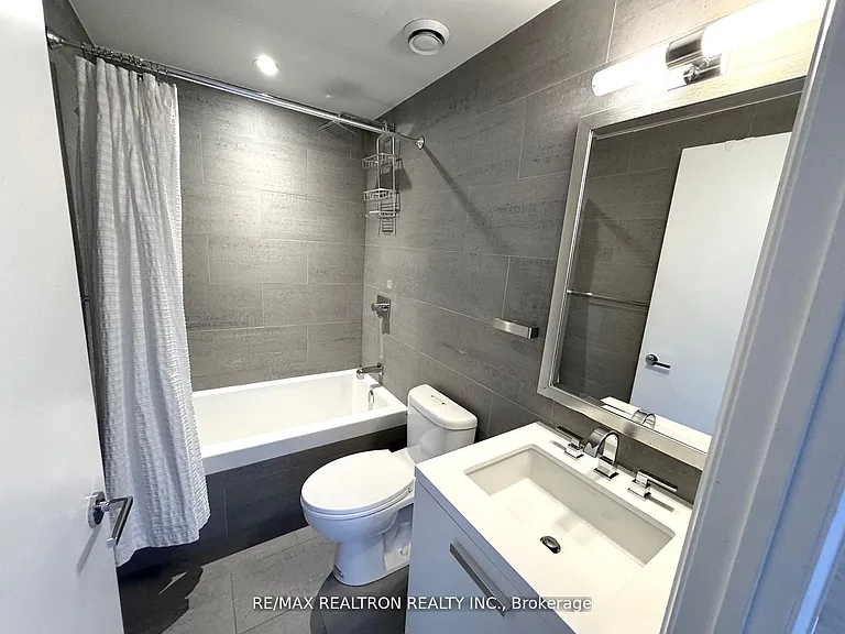 224 King St W #2901 — Photo 17