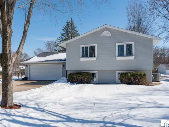 1575 Sharon Dr, North Mankato, MN 56003