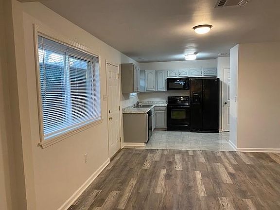 4th image of 8023 Devine Ave