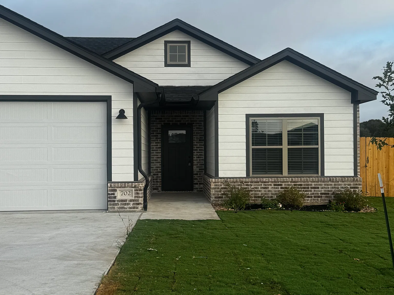 3 bed, $2,200 — Photo 2