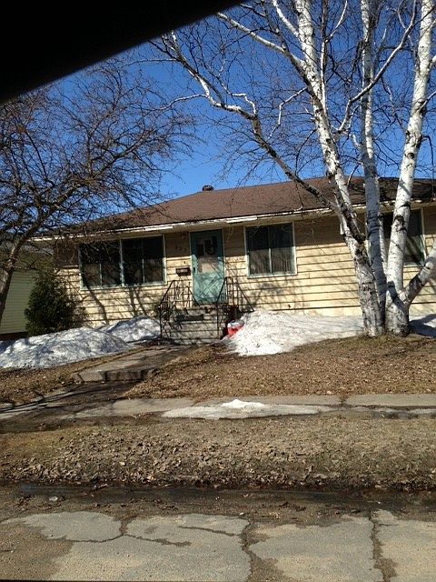 2nd image of 225 10th St S