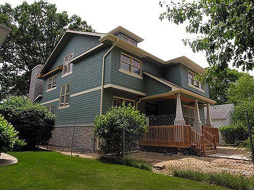2nd image of 2025 Schiller Ave