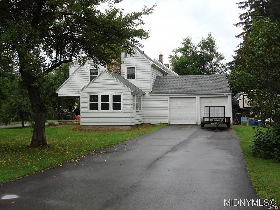 2nd image of 402 French Rd